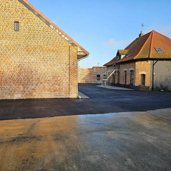 Gite esprit loft, hotel in Fromelles