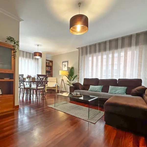 Apartamento completo, amplio, muy iluminado y con plaza de garaje incluida., готель у місті О-Грове