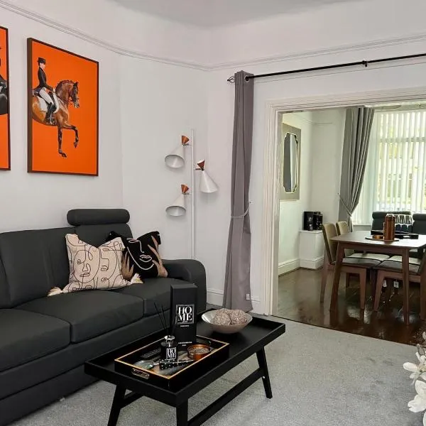Spacious Home - Sleeps 5 persons - Minutes Walk from Anfield Stadium, hotel v destinaci Liverpool