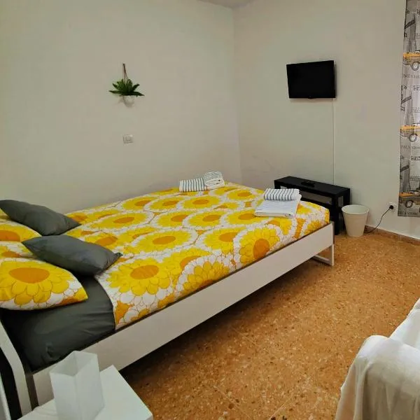 Ana's House - Rooms in private home, hotel v destinaci Maspalomas