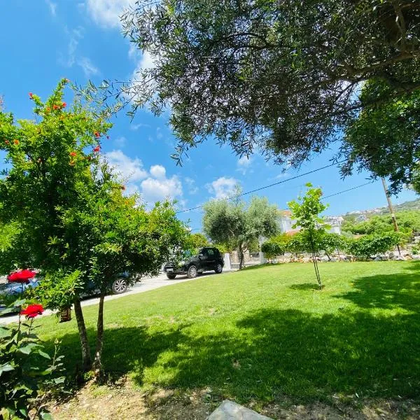 Chrisi Holiday Home - 500 sqm Private Gardens & Nature View - 300m by the sea, hotel v destinácii Almirida