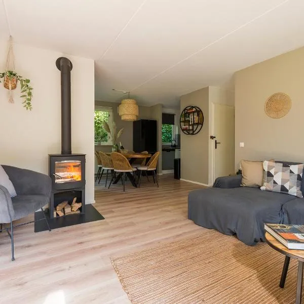 Cozy No 2 Wellness Villa Hottub, Sauna en houtkachel, hotel en Hernen