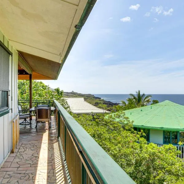 Ocean-View Bungalow Walk to Pebbles Beach!, hotel in Hookena