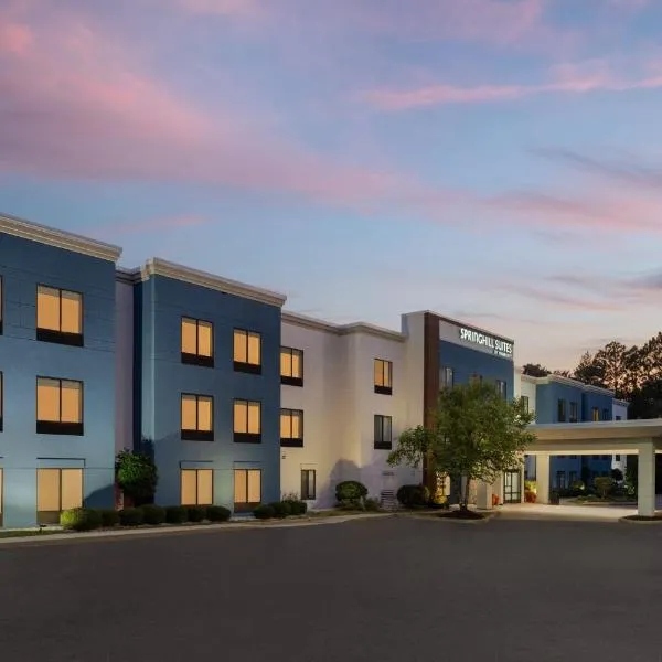 SpringHill Suites Pinehurst Southern Pines، فندق في بينهورست