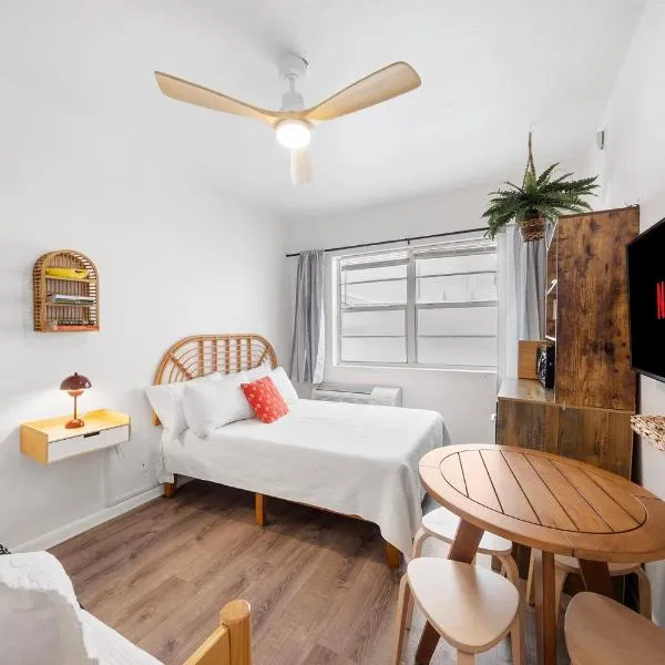 Ocean Drive Steps to Sea in South Beach with Free Parking, ξενοδοχείο στο Μαϊάμι Μπιτς