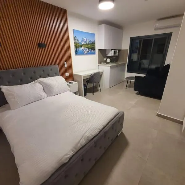 Ryo 18 דירה במלון בוטיק 2 דקות מטיילת בת ים, hotell sihtkohas Bat Yam