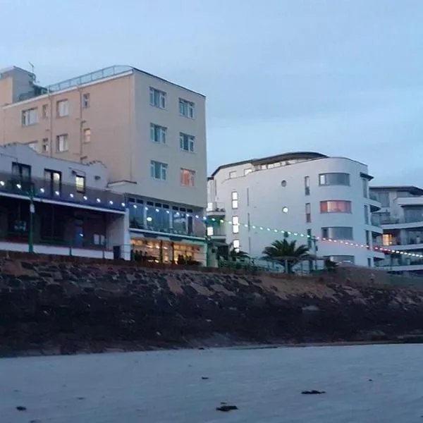 マリーナ メトロ ホテル（Marina Metro Hotel）、セント・ヘリア・ジャージーのホテル