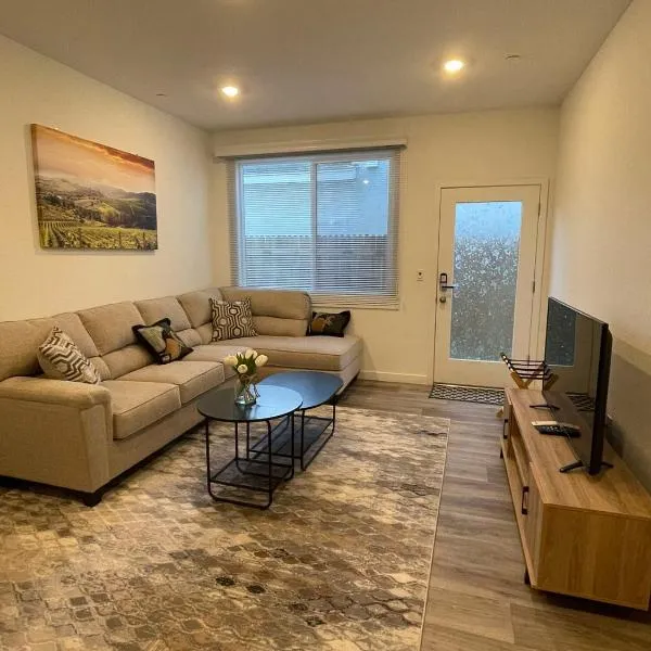Cozy-Quiet-Spacious Guest Suite in Fresno Clovis California, hotel v destinaci Fresno