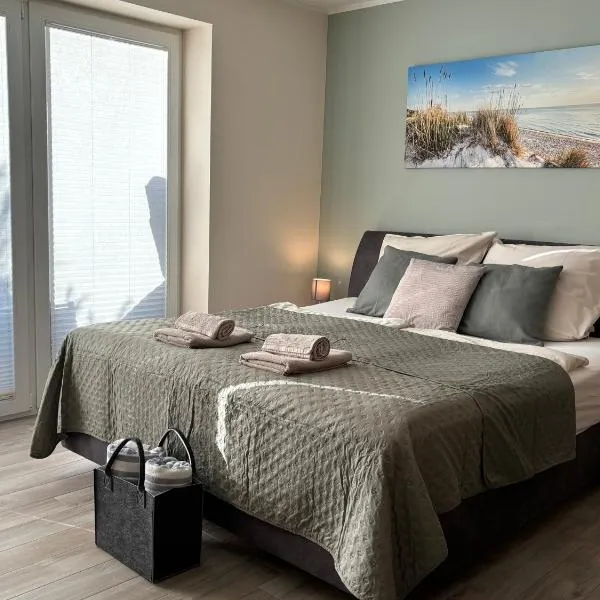 Kleine Auszeit -- inklusive Parkplatz & WiFi, Geschirrspüler, Waschmaschine & Terrasse mit Strandkorb -- Perfekt für Urlaub & Business, hotel in Scharbeutz