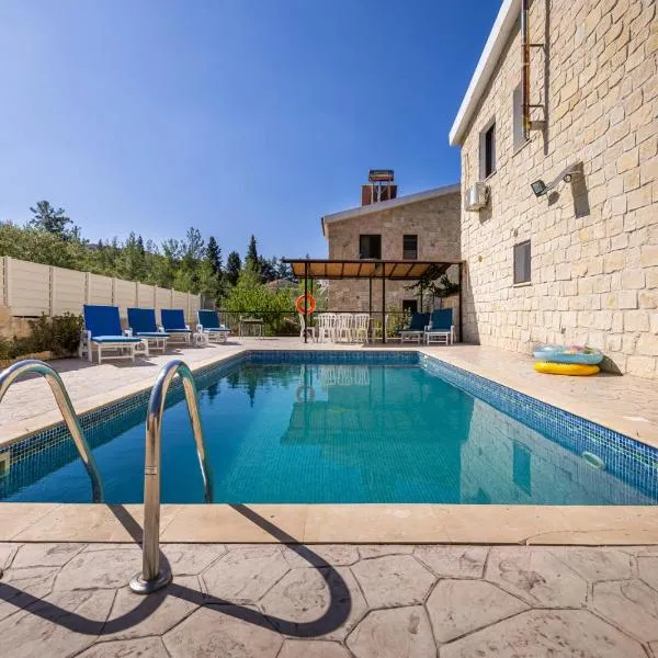 JP Pool House, Hotel in Trimiklini