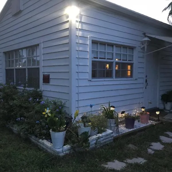 White Wooden House, hotel in Hollywood