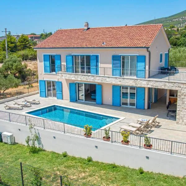 Kastel Novi में, होटल Villa J&J