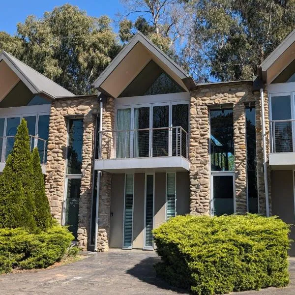 Unit 6 Centenary Park Townhouse, hotel in Bright
