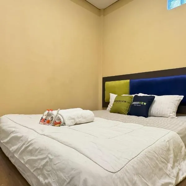Urbanview Hotel Pondok Sabaraya Syariah by RedDoorz, khách sạn ở Cikampek