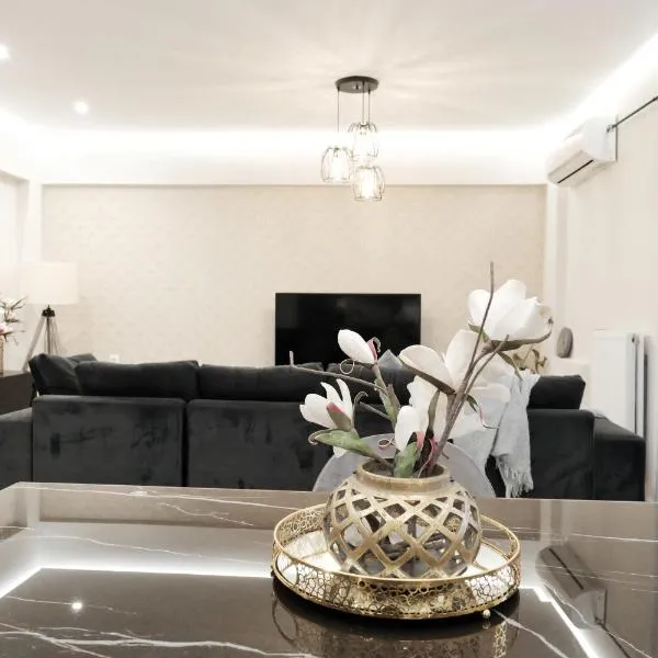 Spacious Maisonette Nearby Acropolis, hotel di Athens