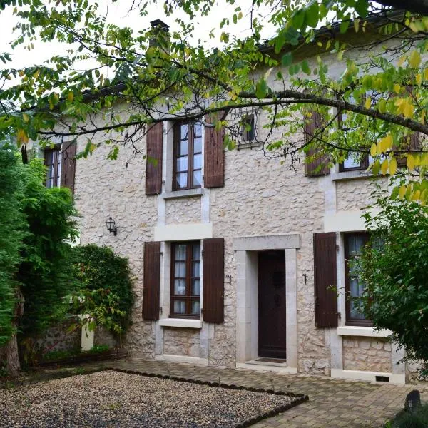 Les Bruyeres B&B – hotel w mieście Montbron