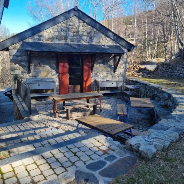 Les jardins de l'Orri، فندق في Planès