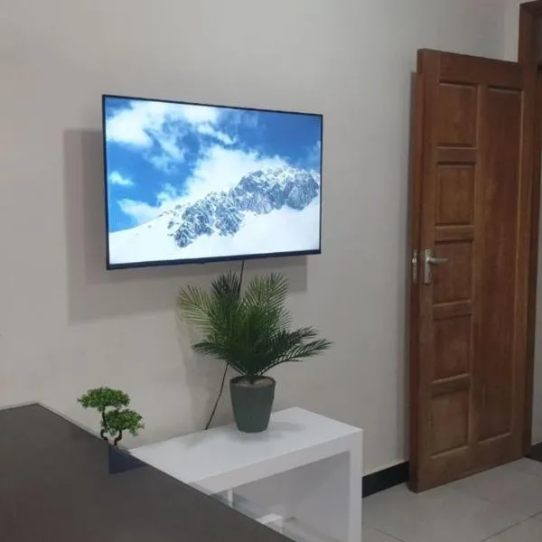 Good Living Furnished Apartment، فندق في مومباسا