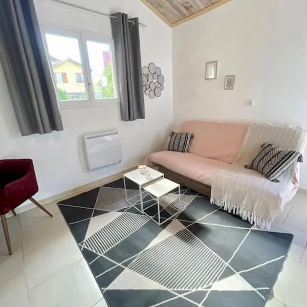 Studio indépendant, hotel v destinaci Dardilly