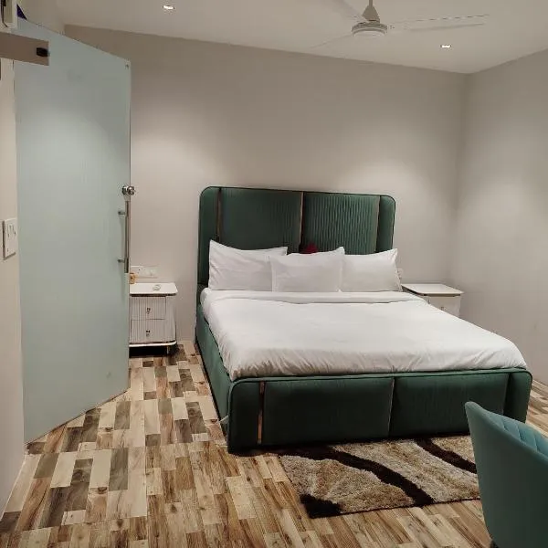 Rivaz Hotel And Restaurant, hotel in New Delhi