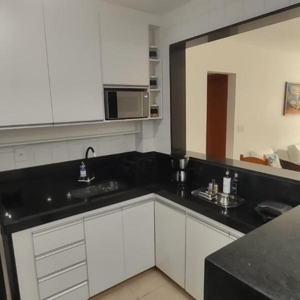 Apartamento 4 minutos da Praia do Forte Cabo Frio - até 8 pessoas - Garagem coberta - Foto 4