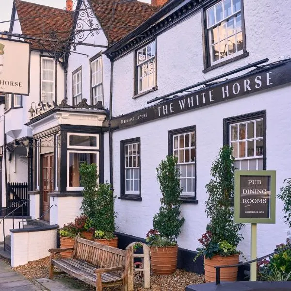 The White Horse - A Heartwood Inn、ドーキングのホテル