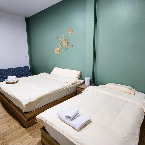 Baan U Sabai Poshtel (บ้านอยู่สบาย พอสเทล), hotel v destinaci Manorom