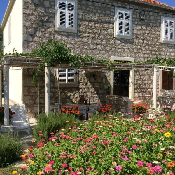 Apartment Ana Broce, hotel en Broce
