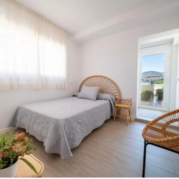 M A R I V E N T Suite with terrace private, hotel en Rosas