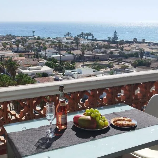 Cozy loft with Stunning Sea View, hotel in Palm-mar