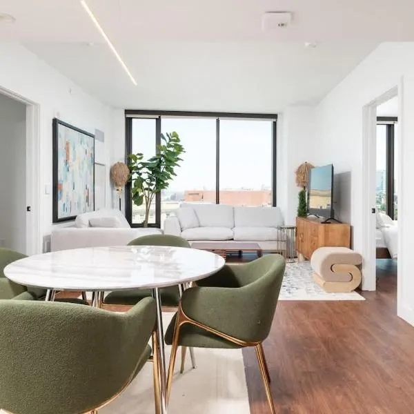 Back-Bay Upscale Central Penthouse W Roof-top, hotel in Boston