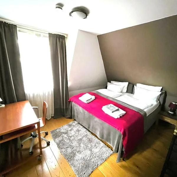 Doppelzimmer, eigenes Bad, stadtnahe, ruhig, Airport nahe!, khách sạn ở Bönningstedt