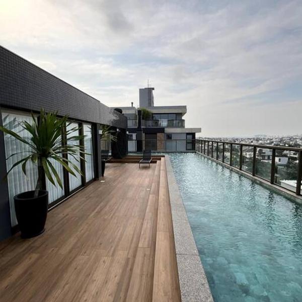 Apto Elegante com Localização Privilegiada e Rooftop incrível - Foto 4