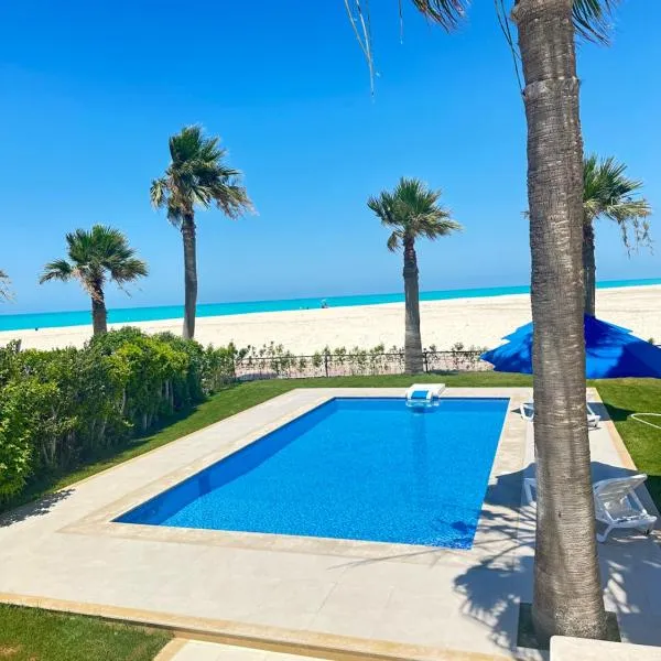 فيلا أول صف على البحر مارينا 5الساحل الشمالي 7 غرف كود 88, hotel v destinaci El Alamein