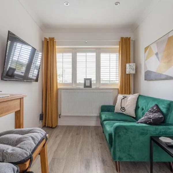 Stylish one bedroom garden suite, hotel in Winsford