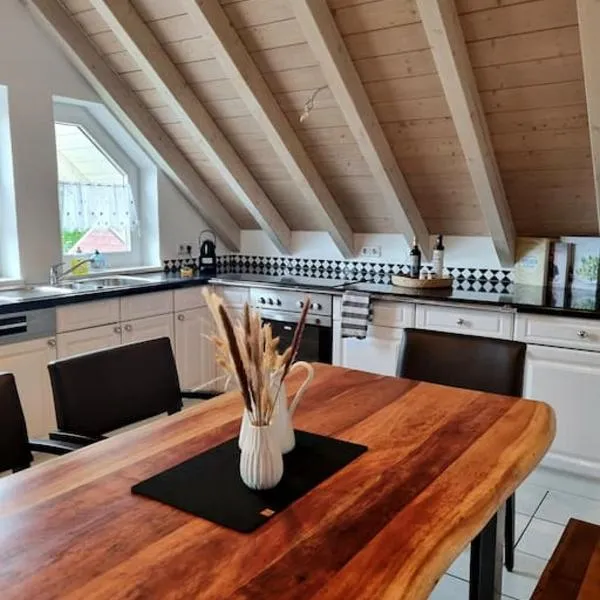 Dachgeschosswohnung im Grünen, hotel in Waldshut-Tiengen