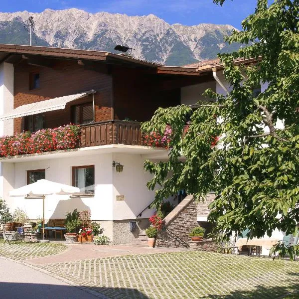 Haus Gamper-Haselwanter, hotel v destinaci Tarrenz