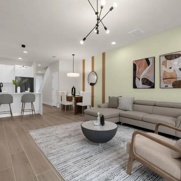 Upstay - Townhouse with Private Pool and Foosball, ξενοδοχείο στο Ορλάντο