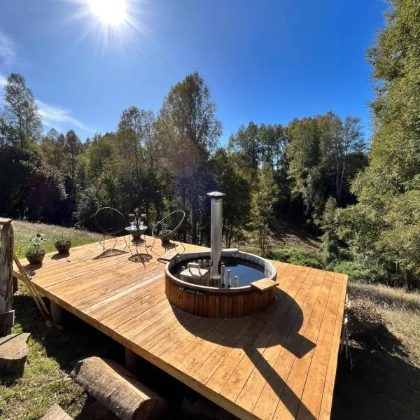 Colico Lodge - tinaja -terraza โรงแรมในCatrico