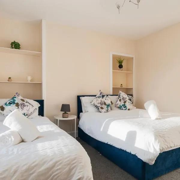 2 Bed Property, sleeps 5, free parking, near city centre, hotel en Edimburgo