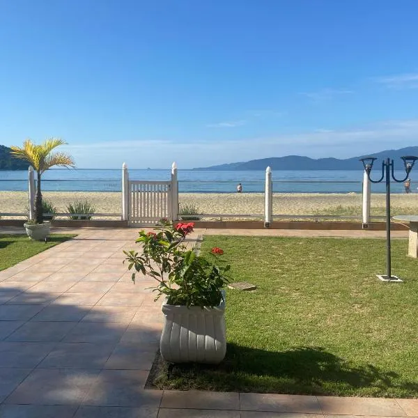 Flat pé na areia em Garatucaia