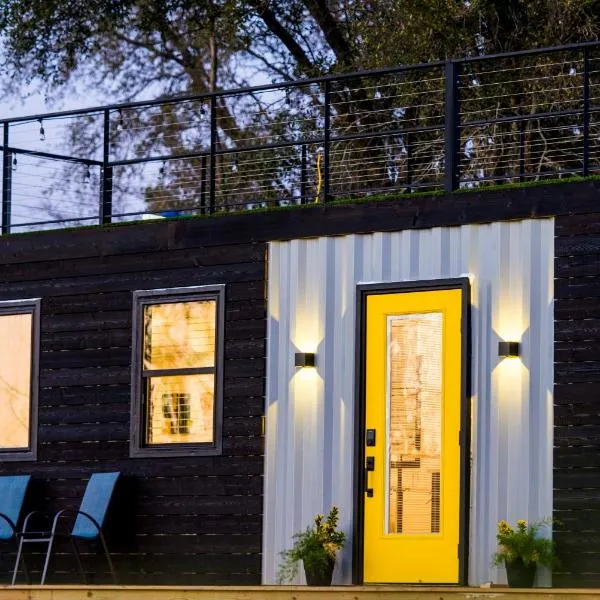 The Zephyr Modern Luxe Container Home, hotel v destinaci Bellmead