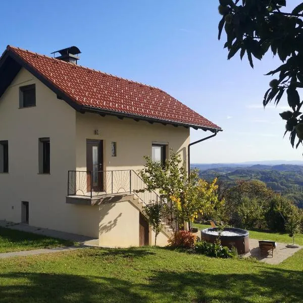 Apartma Hiša na Ravnah with hot tub, hotel v destinaci Pišece