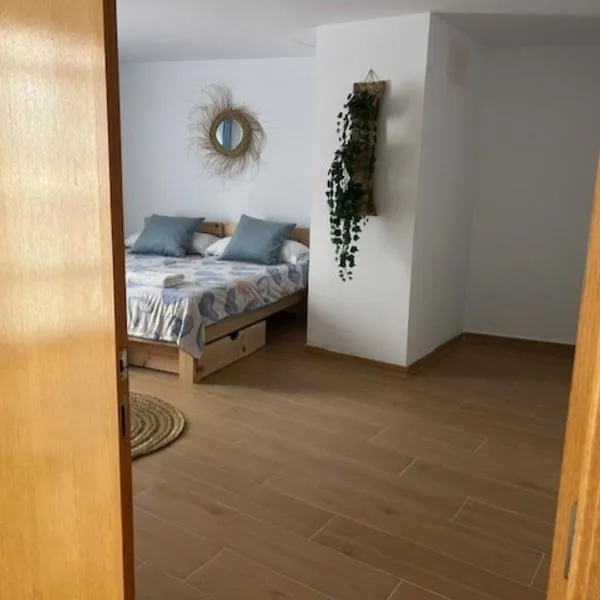 ALZIRA BONITA AMPLIO APARTAMENTO 25 CON HABiTACION Y VISTAS AL RIO JUCAR, hotel Alzirában