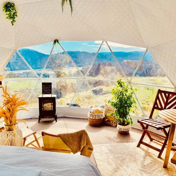 Glamping Hohe Wand - Kuppelzelt mit Whirlpool & Panoramafenster, hotel v destinaci Maiersdorf