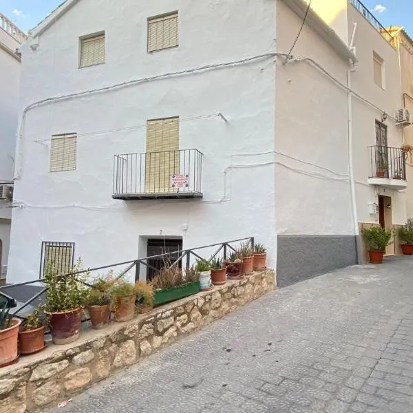 Alojamiento Emilio, hotel in Quesada