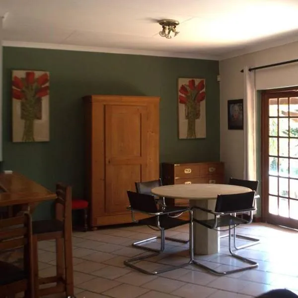Self Catering Home from Home in gated complex, hotel in White River