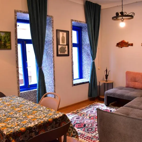 The Librarians' House with Balcony, hotel di Tbilisi City