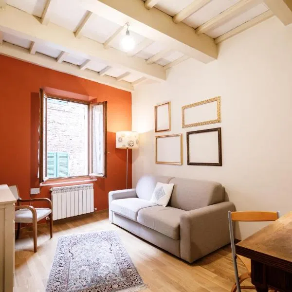 Live the Charm of Siena Just Steps from the Duomo, hotel a Siena