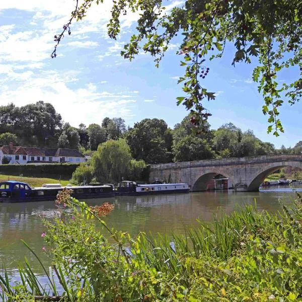 Shillingford Bridge Hotel, hotel v destinaci Wallingford